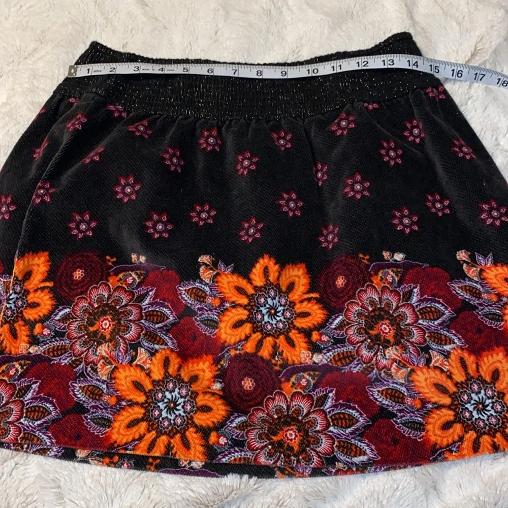 Free People Vintage floral embroidered mini skirt excellent like new size Large